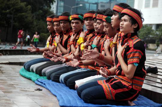 Aksi menari Saman hibur pengunjung Car Free Day di Bundaran HI