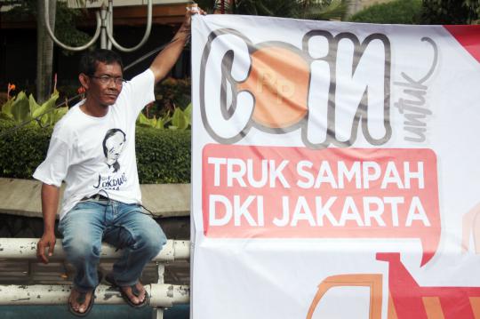 Truk sampah ditolak DPRD, warga Jakarta galang koin