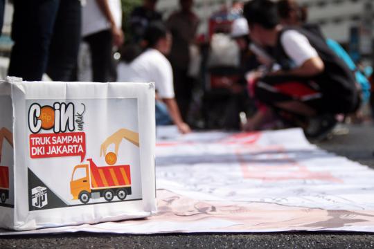 Truk sampah ditolak DPRD, warga Jakarta galang koin