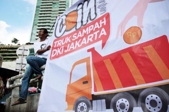 Truk sampah ditolak DPRD, warga Jakarta galang koin