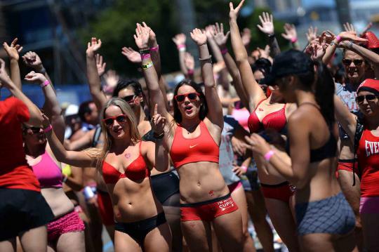 Kemeriahan lomba lari berbikini di Australia