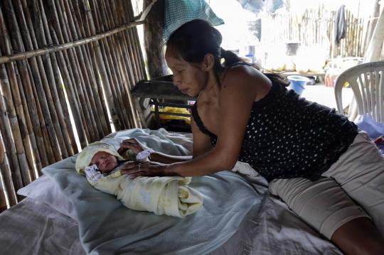 Kisah Estela lahirkan bayi saat badai dan banjir landa Bolivia