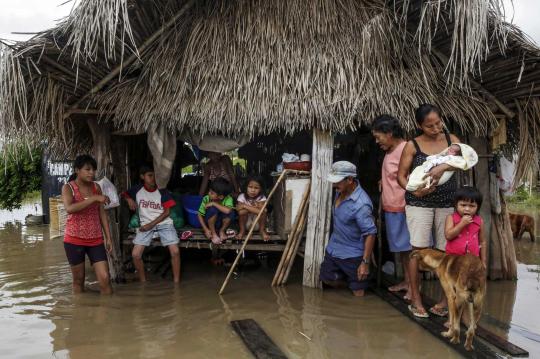 Kisah Estela lahirkan bayi saat badai dan banjir landa Bolivia