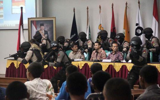 Simulasi pengamanan Pemilu 2014 di Gedung KPU