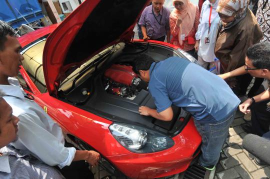 Jaga nilai jual, KPK rawat mobil-mobil mewah milik adik Atut