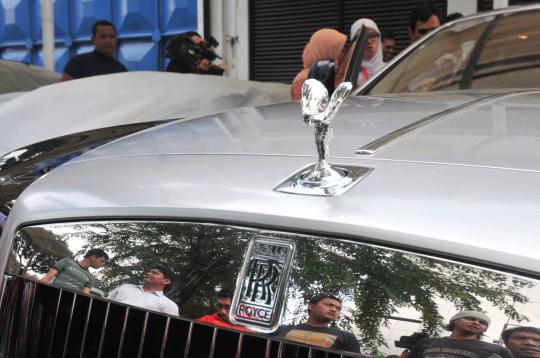 Jaga nilai jual, KPK rawat mobil-mobil mewah milik adik Atut