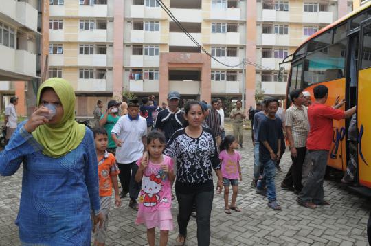 Warga Kampung Pulo lihat kondisi Rusun Komarudin di Cakung
