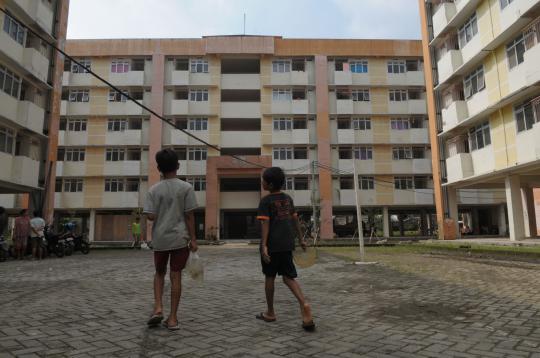 Warga Kampung Pulo lihat kondisi Rusun Komarudin di Cakung