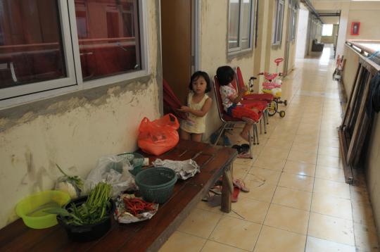 Warga Kampung Pulo lihat kondisi Rusun Komarudin di Cakung