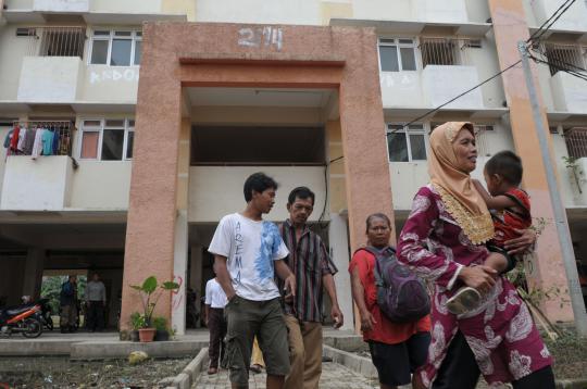 Warga Kampung Pulo lihat kondisi Rusun Komarudin di Cakung