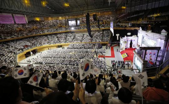 Ribuan warga Korea Selatan nikah massal