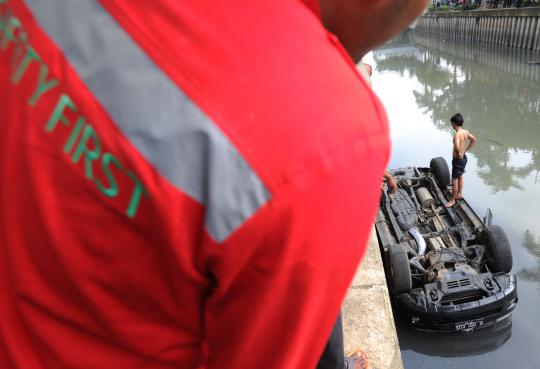 Ini Fortuner yang nyemplung ke Kali Cideng