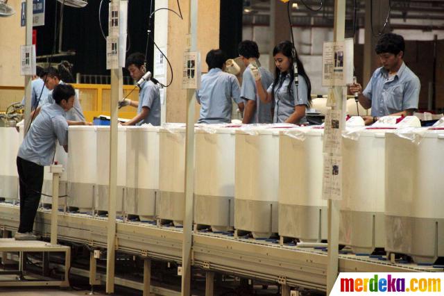 Foto Pabrik  baru produksi lemari  es mesin cuci Sharp 