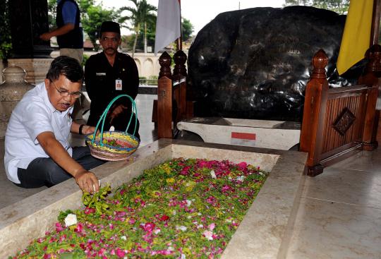 Perjalanan JK saat berziarah ke makam Bung Karno di Blitar