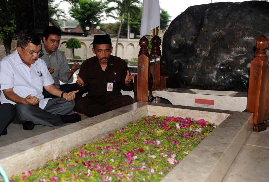 Perjalanan JK saat berziarah ke makam Bung Karno di Blitar