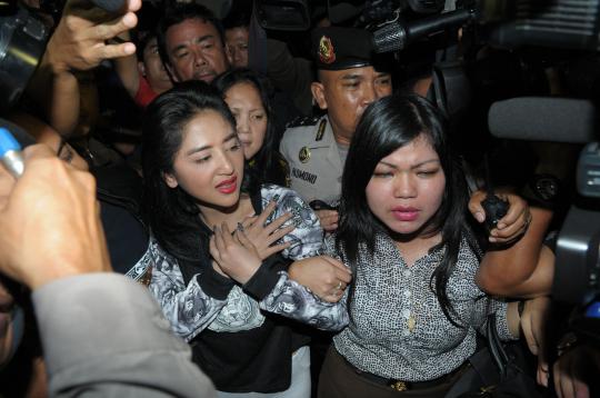 Terbukti aniaya Jupe, Dewi Perssik ditahan Kejari Jakarta Timur