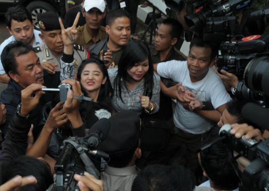 Terbukti aniaya Jupe, Dewi Perssik ditahan Kejari Jakarta Timur