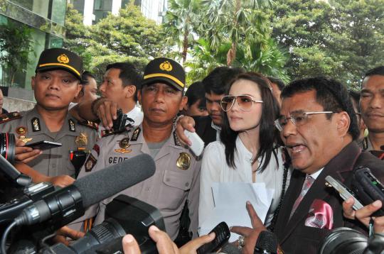 Didampingi Hotman, Jennifer Dunn diperiksa KPK