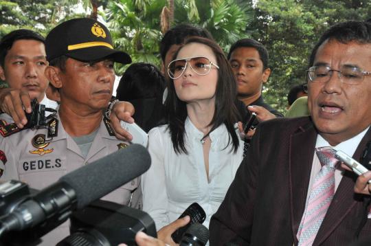 Didampingi Hotman, Jennifer Dunn diperiksa KPK