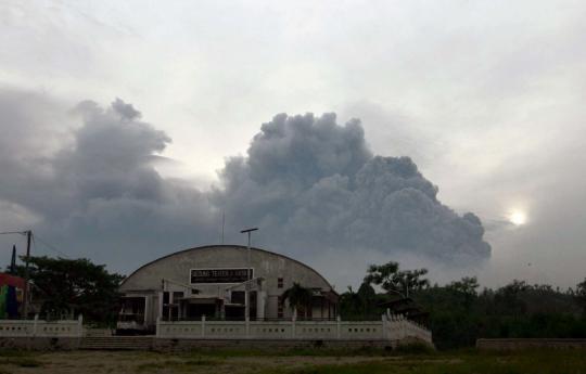 Pemandangan saat Gunung Kelud erupsi