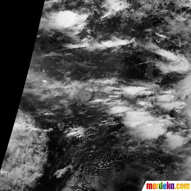 Foto Sebaran abu vulkanik Kelud dilihat dari satelit 