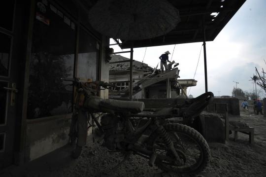 Derita warga Putut Malang yang rumahnya hancur akibat abu Kelud