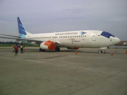 Pembersihan Bandara Adi Soemarmo dari abu letusan Gunung Kelud