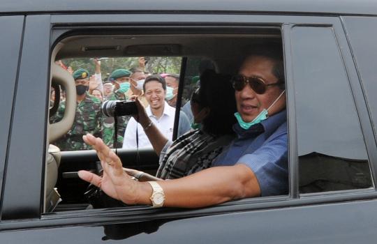 Presiden SBY tinjau posko Basarnas untuk korban Gunung Kelud