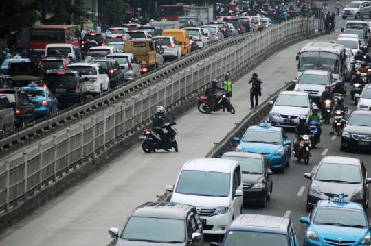 Sterilisasi jalur busway, sepeda 'kena tilang'