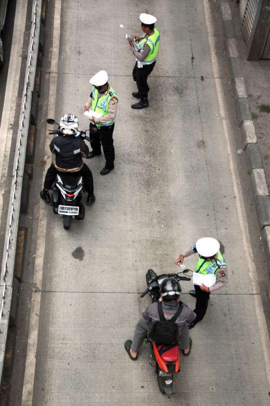 Sterilisasi jalur busway, sepeda 'kena tilang'