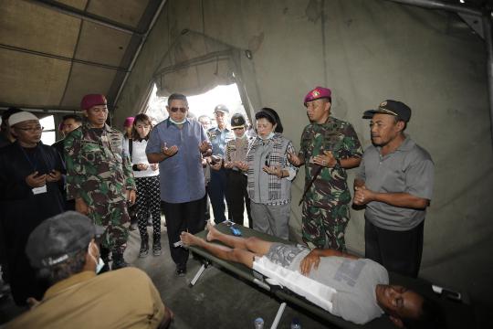 Tinjau korban Kelud, SBY makan nasi bungkus bareng pengungsi