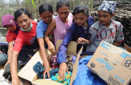 Nestapa korban letusan Gunung Kelud berebut pakaian bekas