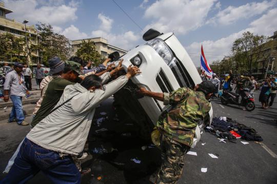 Situasi mencekam saat bentrokan berdarah di Thailand