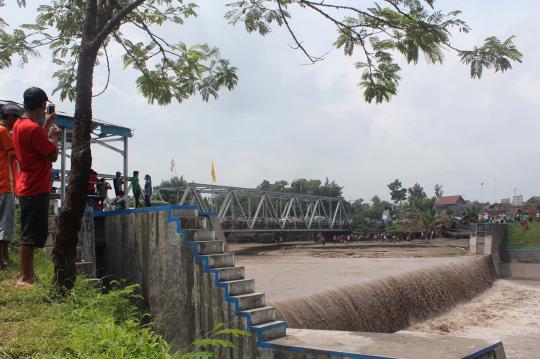 Banjir lahar Gunung Kelud terus ancam warga Kediri