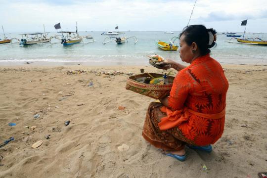 Penemuan mayat turis Jepang, warga beri sajen di Pantai Semawang