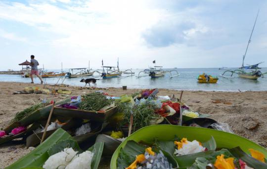 Penemuan mayat turis Jepang, warga beri sajen di Pantai Semawang