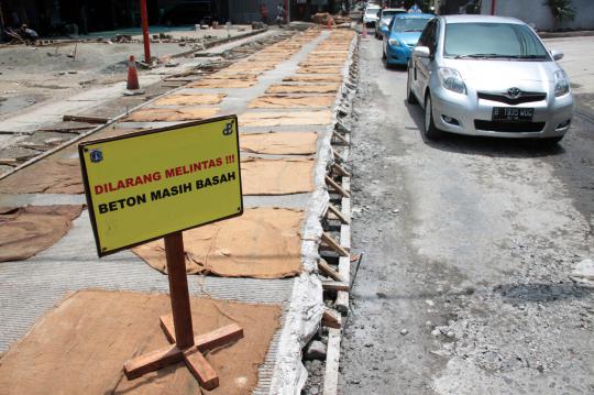 Perbaikan jalan rusak, arus lalin di Kebayoran Baru macet