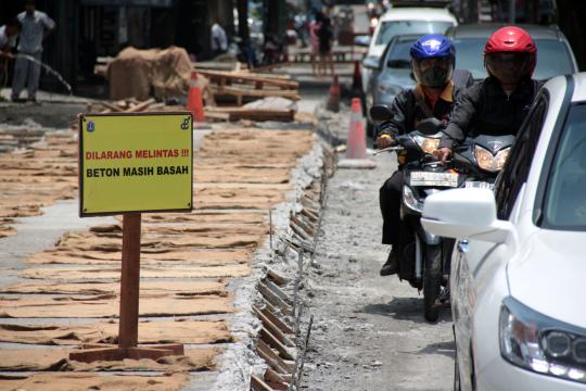 Perbaikan jalan rusak, arus lalin di Kebayoran Baru macet