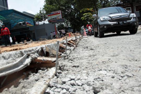 Perbaikan jalan rusak, arus lalin di Kebayoran Baru macet