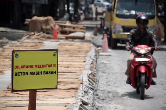 Perbaikan jalan rusak, arus lalin di Kebayoran Baru macet