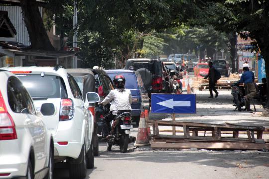 Perbaikan jalan rusak, arus lalin di Kebayoran Baru macet