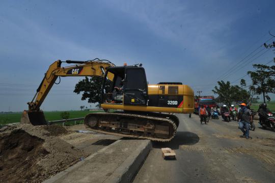 Jalan ambles di Pantura, arus lalin macet hingga 15 Km