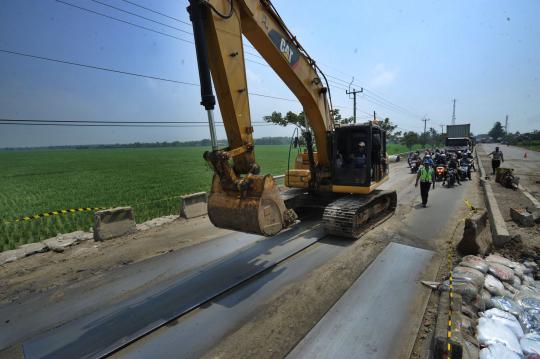 Jalan ambles di Pantura, arus lalin macet hingga 15 Km