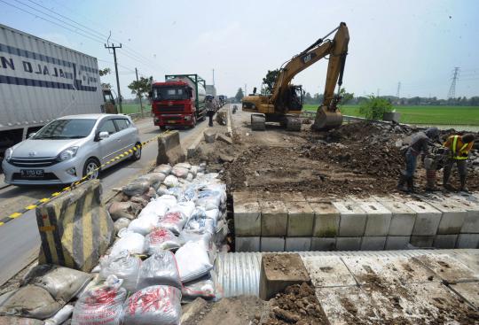 Jalan ambles di Pantura, arus lalin macet hingga 15 Km