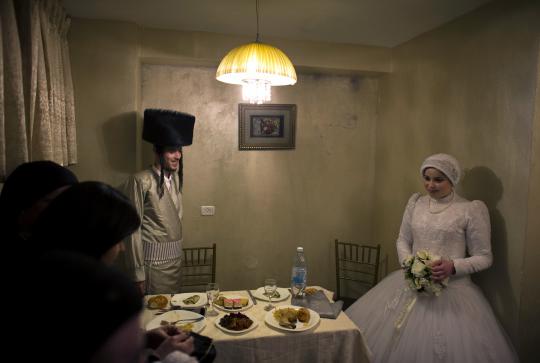 Melihat keunikan pernikahan Yahudi Ortodoks di Yerusalem