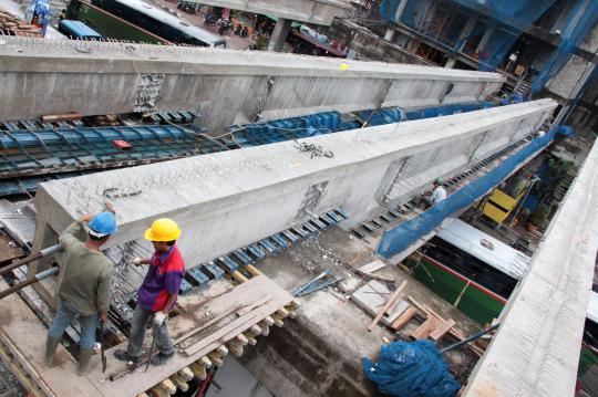 Menengok pembangunan jembatan penghubung Blok G & F Tanah Abang