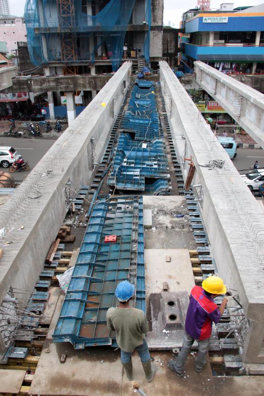 Menengok pembangunan jembatan penghubung Blok G & F Tanah Abang