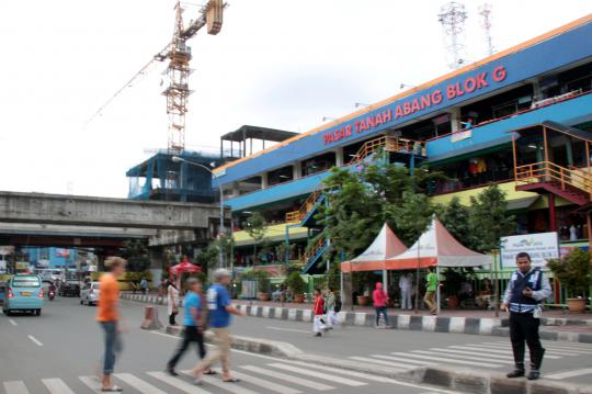 Menengok pembangunan jembatan penghubung Blok G & F Tanah Abang