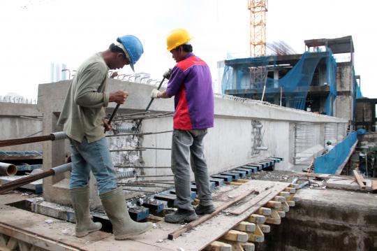 Menengok pembangunan jembatan penghubung Blok G & F Tanah Abang