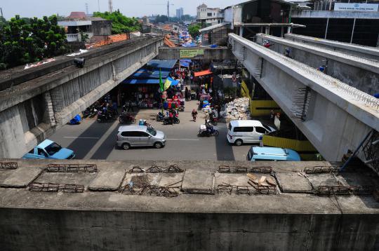 Sepi pembeli, PKL Blok G Tanah Abang gelar lapak di jalan